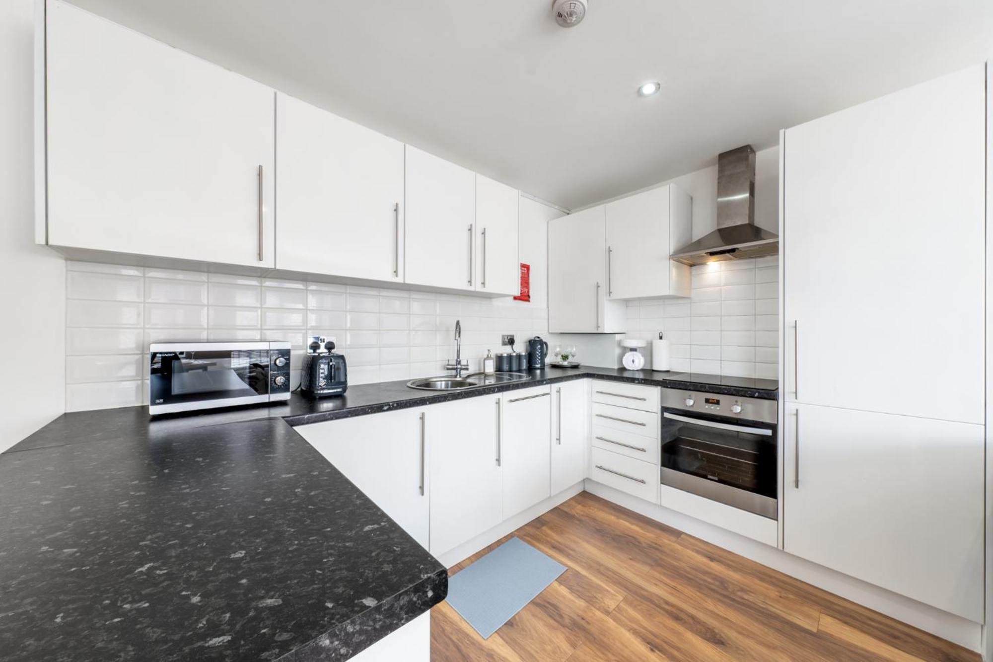Central Watford Retreat By Hampton - Ideal For Contractors & Leisure Guests Apartment Exterior photo